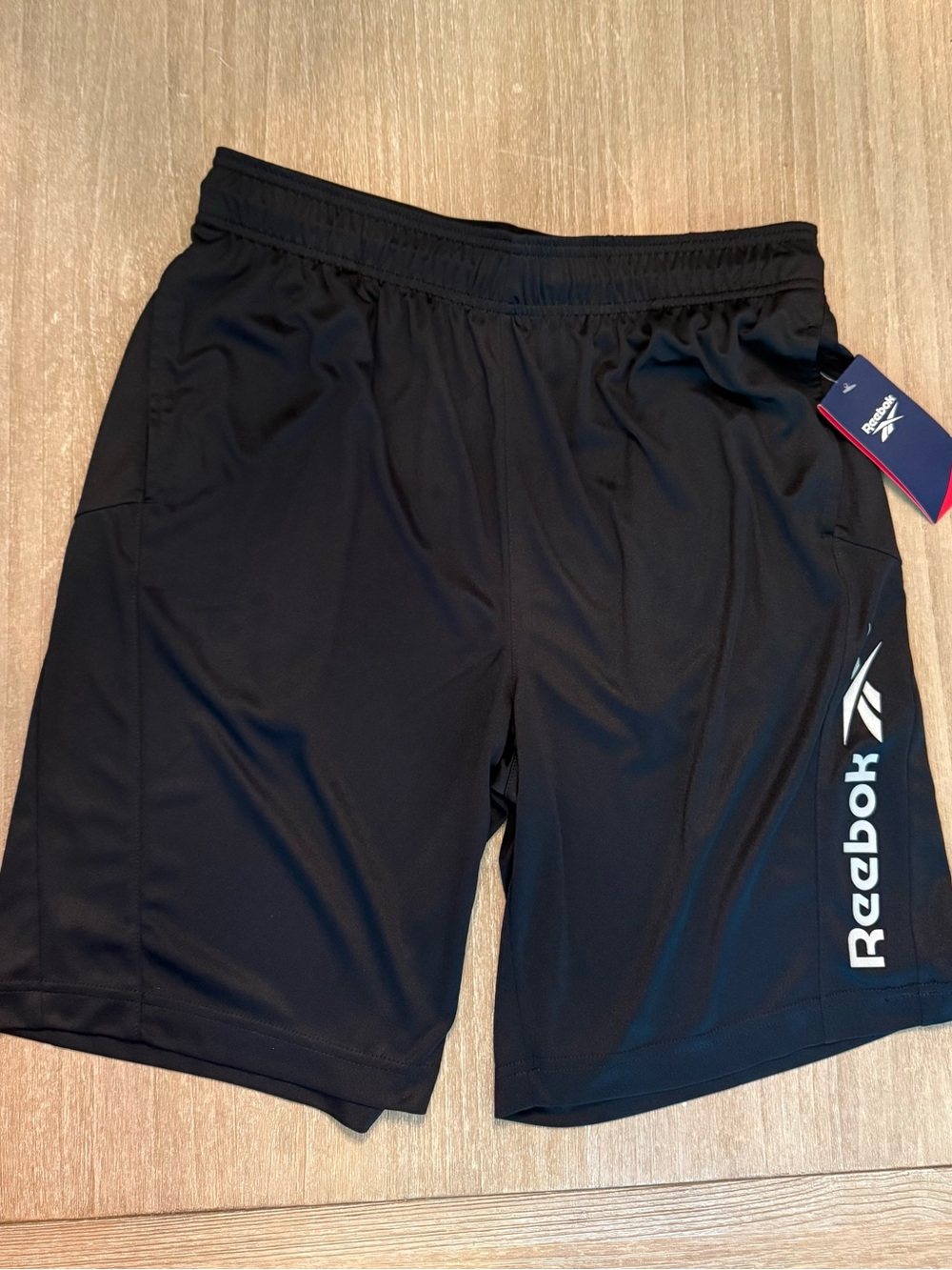 Reebok men’s retro style athletic Mission short slim 9” black size medium NEW!!